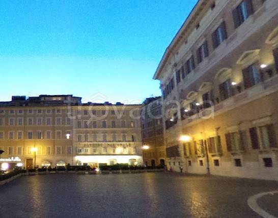 appartamento in vendita a Roma in zona Parione/Sant'Eustachio