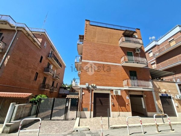 negozio in vendita a Roma in zona Portuense