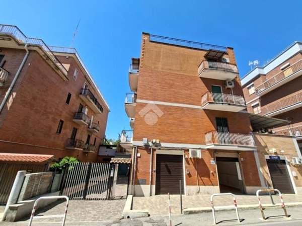 negozio in vendita a Roma in zona Portuense