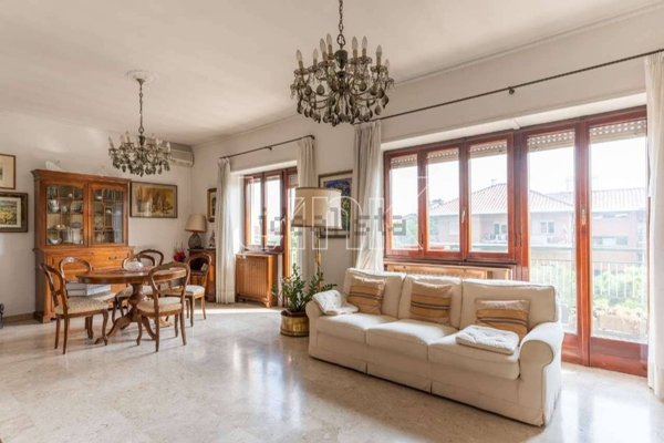 appartamento in vendita a Roma in zona EUR