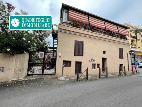 casa indipendente in vendita a Roma in zona Prenestino-Labicano