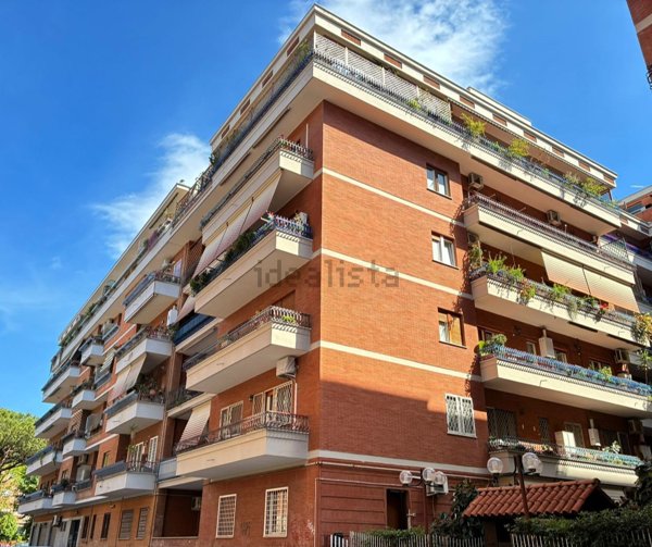 appartamento in vendita a Roma in zona Ostia