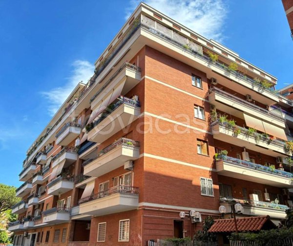 appartamento in vendita a Roma in zona Ostia