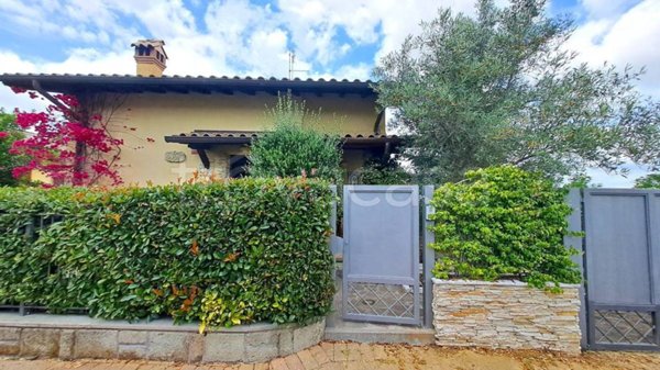 casa indipendente in vendita a Roma in zona Massimina/Casal Lumbroso