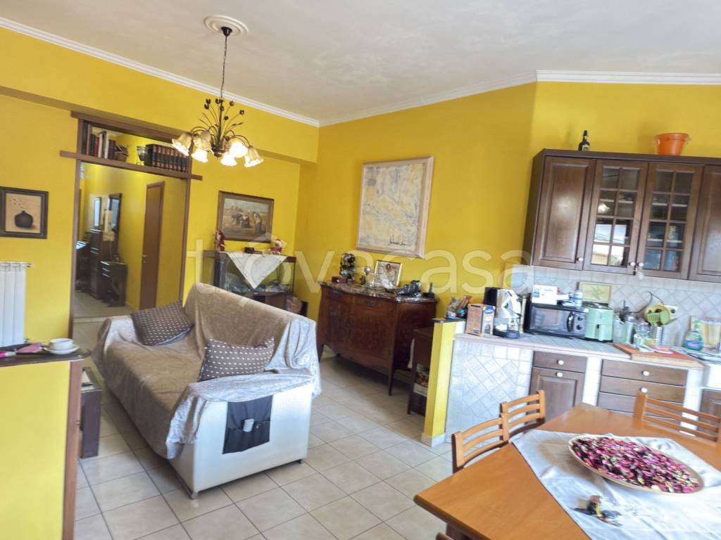 appartamento in vendita a Roma in zona Torre Angela