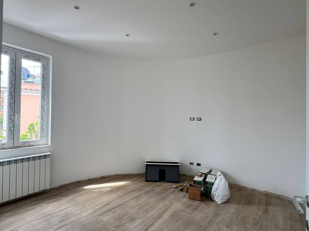 appartamento in vendita a Roma in zona Appio Pignatelli