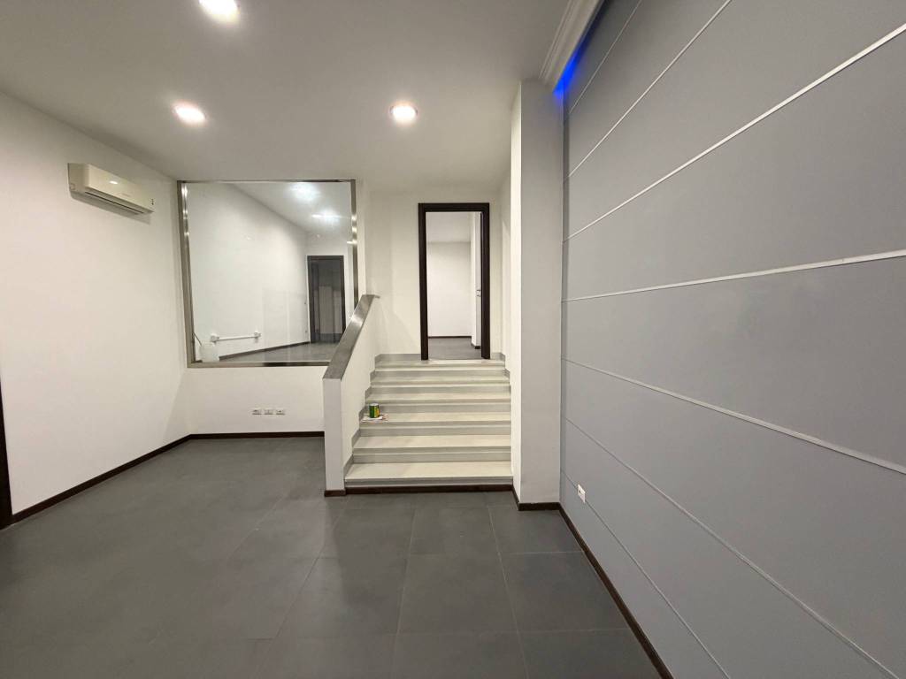 negozio in vendita a Roma in zona Ostia