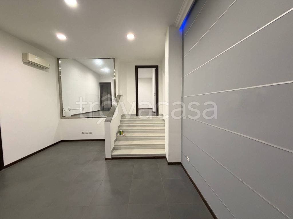 negozio in vendita a Roma in zona Ostia