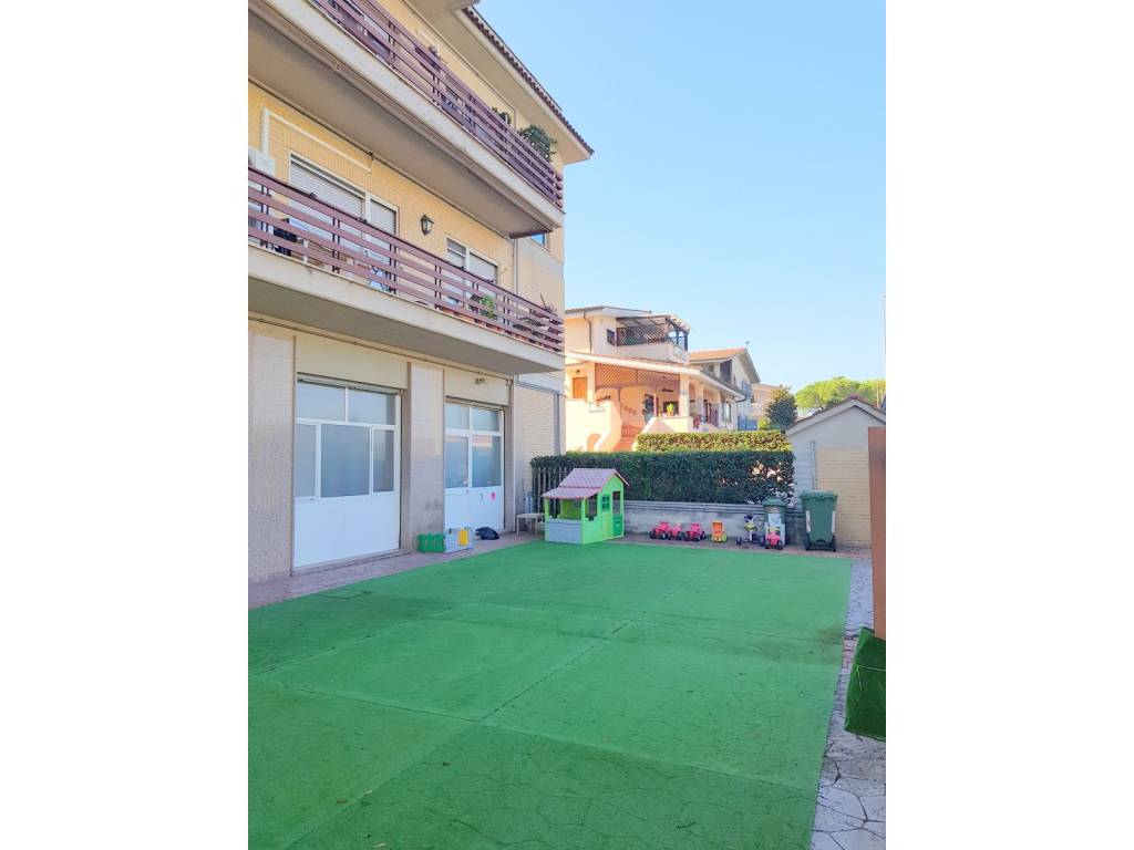 negozio in vendita a Roma in zona Primavalle
