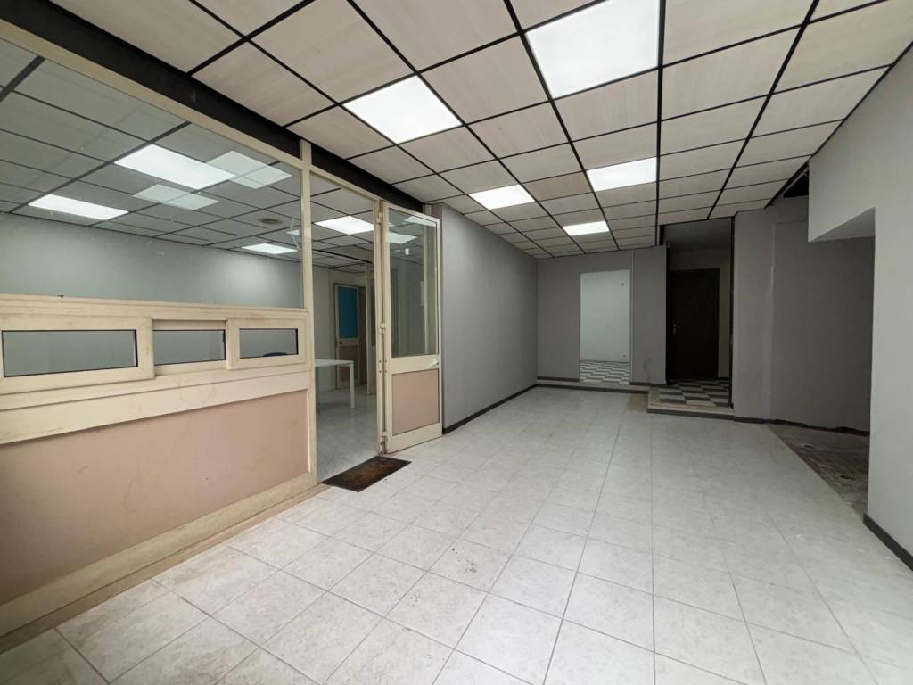 negozio in vendita a Roma in zona Appio Claudio