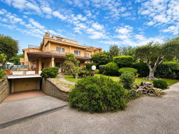 casa indipendente in vendita a Roma in zona Infernetto