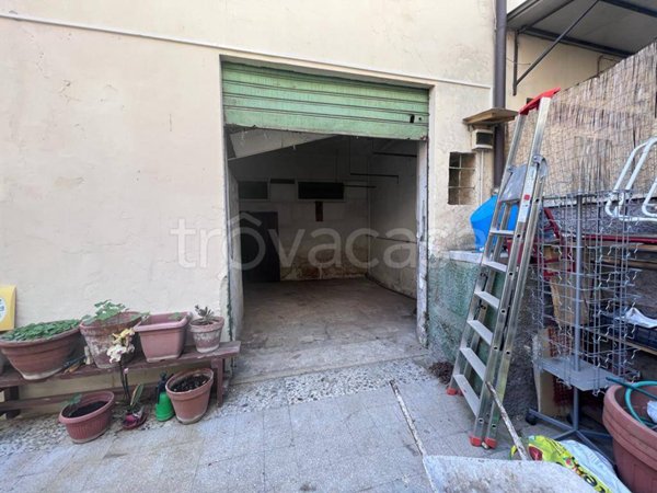 negozio in vendita a Roma in zona San Basilio