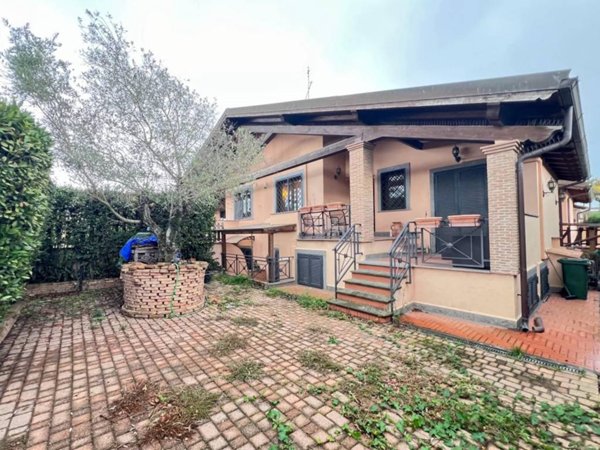 casa indipendente in vendita a Roma in zona Infernetto