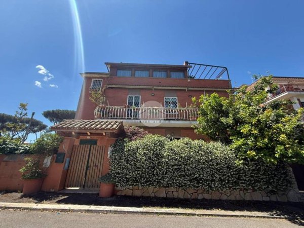 appartamento in vendita a Roma in zona Giuliano Dalmata