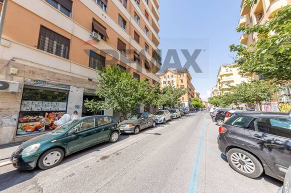 negozio in vendita a Roma in zona Tuscolano
