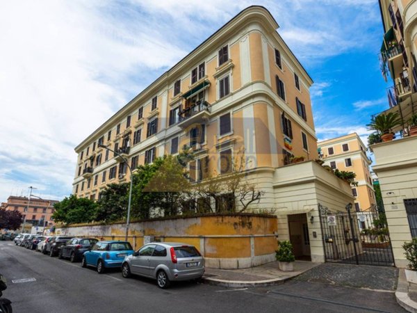 appartamento in vendita a Roma in zona Ostiense