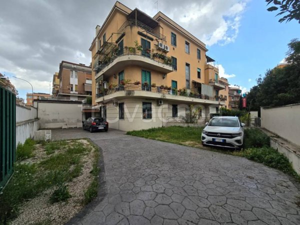 ufficio in vendita a Roma in zona Tuscolano