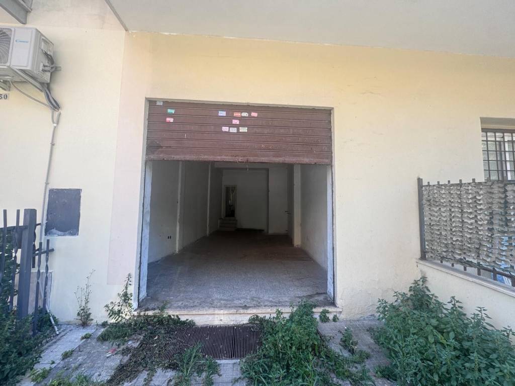 negozio in vendita a Roma in zona Ponte Mammolo