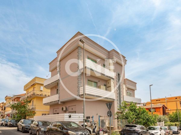 appartamento in vendita a Roma in zona Torre Angela