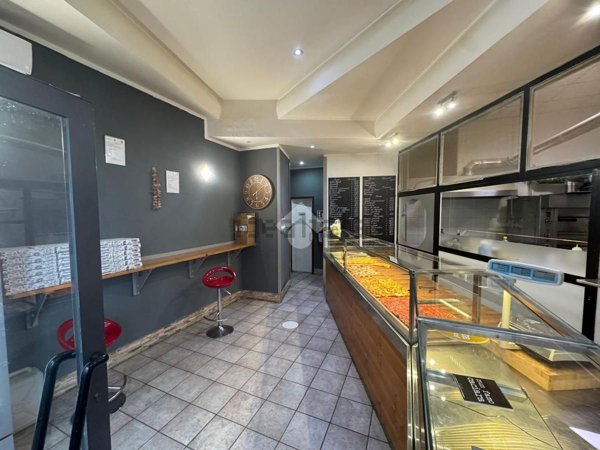 locale commerciale in vendita a Roma in zona Ostia