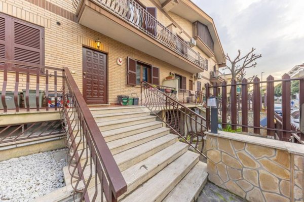 casa indipendente in vendita a Roma in zona Finocchio