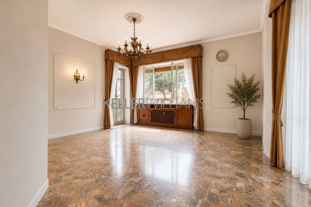 appartamento in vendita a Roma in zona EUR