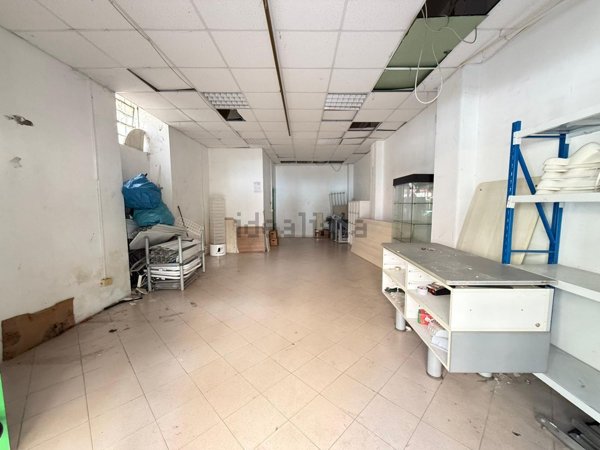 locale commerciale in vendita a Roma in zona Prenestino-Centocelle
