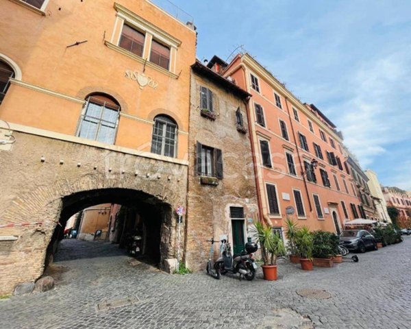 negozio in vendita a Roma in zona Trastevere