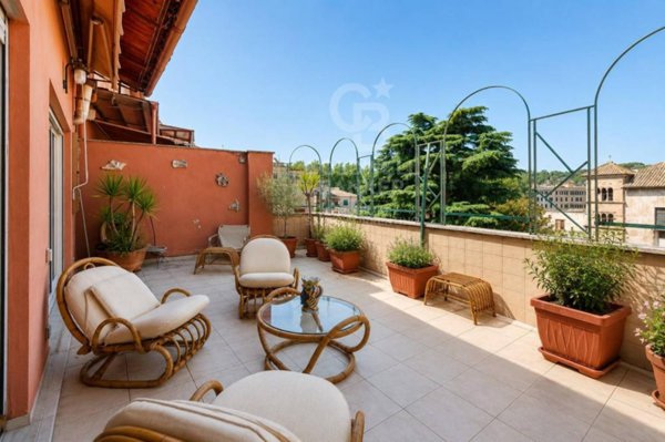 appartamento in vendita a Roma in zona Trastevere