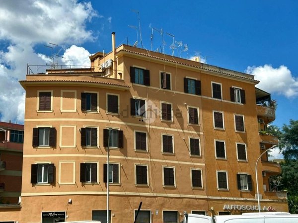 appartamento in vendita a Roma in zona Appio Latino