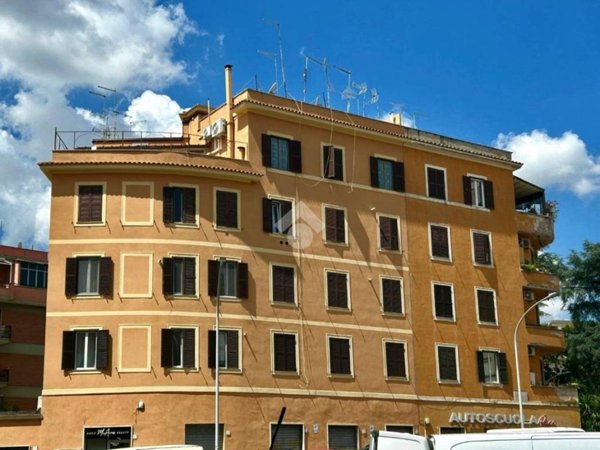 appartamento in vendita a Roma in zona Appio Latino