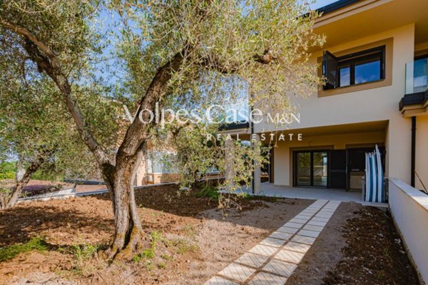 casa indipendente in vendita a Roma in zona Sette Bagni