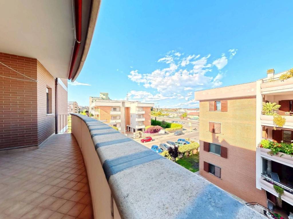 appartamento in vendita a Roma in zona Pantan Monastero