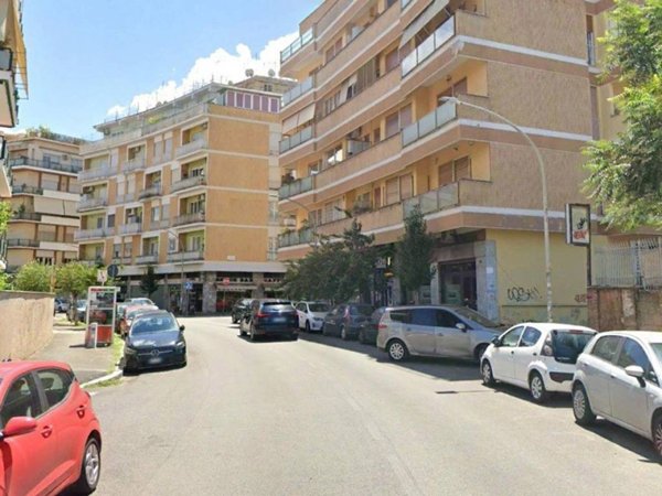 negozio in vendita a Roma in zona Aurelio