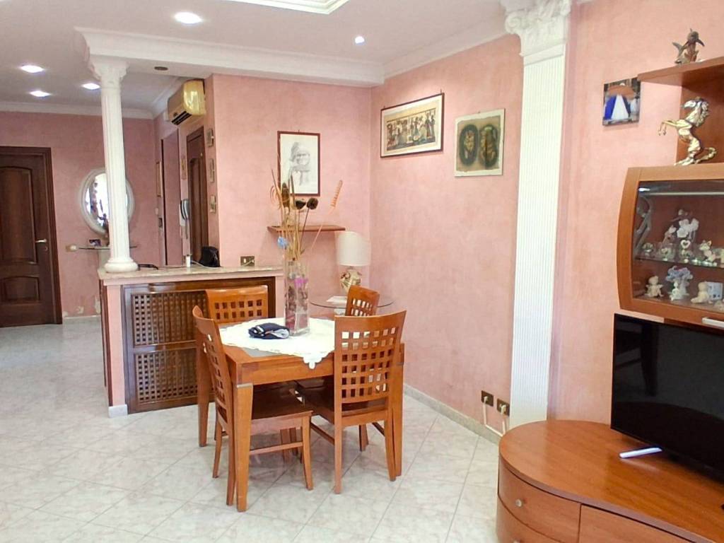 appartamento in vendita a Roma in zona Torre Angela