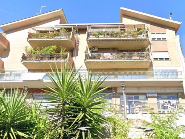appartamento in vendita a Roma in zona Pantan Monastero