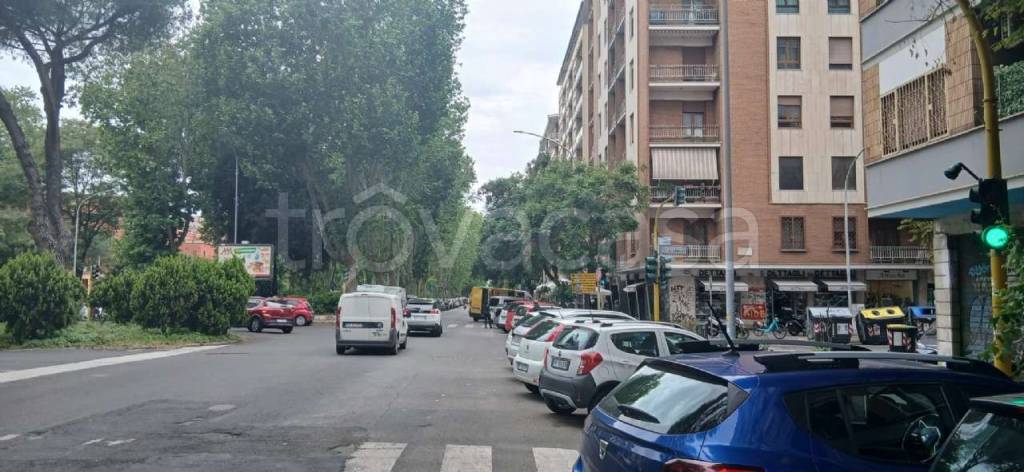 negozio in vendita a Roma in zona Ostiense