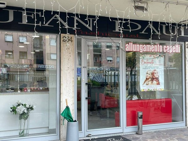 negozio in vendita a Roma in zona Torre Angela