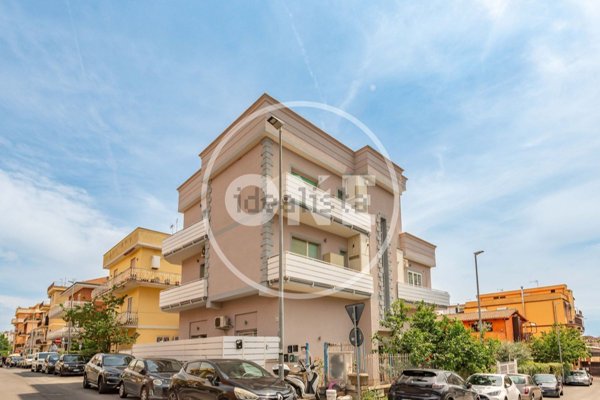 appartamento in vendita a Roma in zona Torre Angela