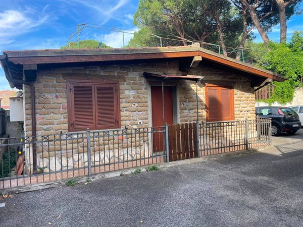 casa indipendente in vendita a Roma in zona Osteria Nuova