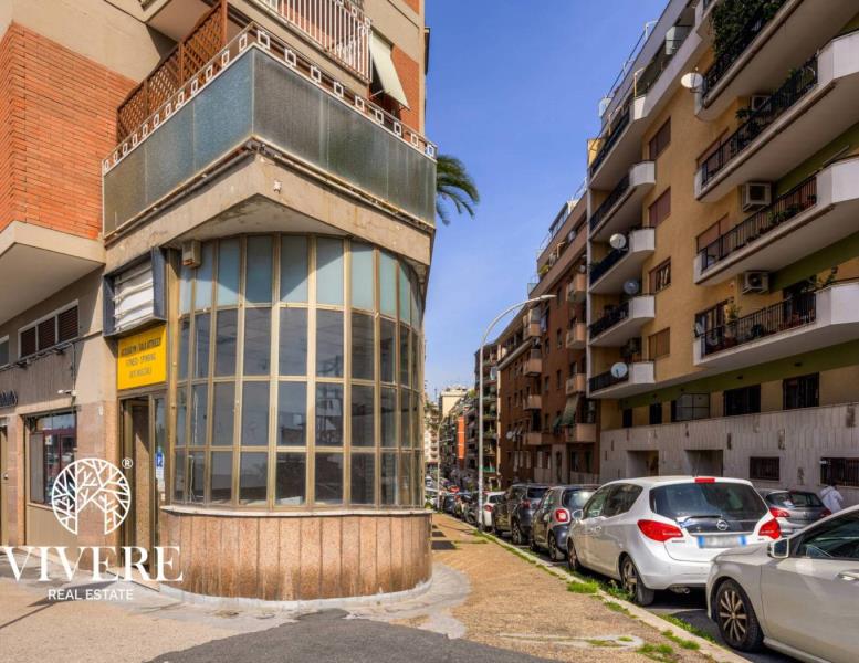 locale commerciale in vendita a Roma in zona Collatino