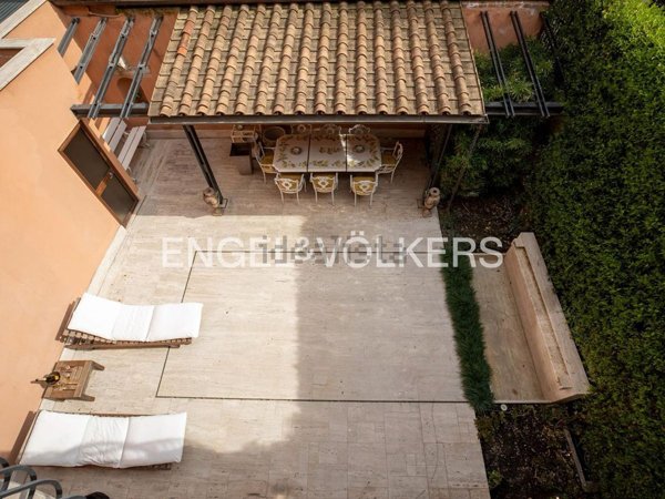 casa semindipendente in vendita a Roma in zona Trastevere
