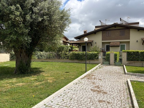 casa indipendente in vendita a Roma in zona Casalotti