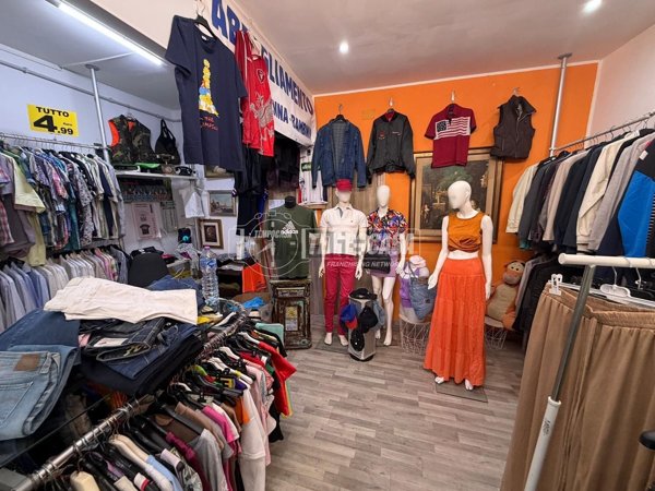 locale commerciale in vendita a Roma