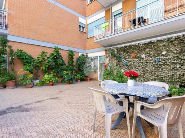 appartamento in vendita a Roma in zona Ostiense