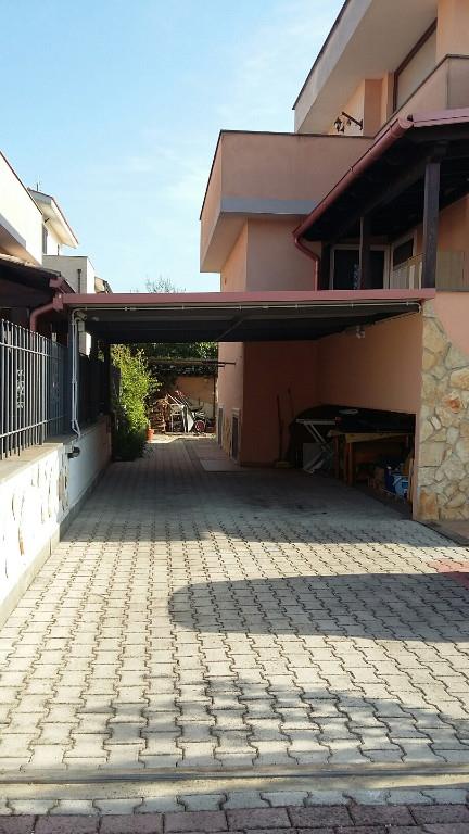 casa indipendente in vendita a Roma in zona Collatino