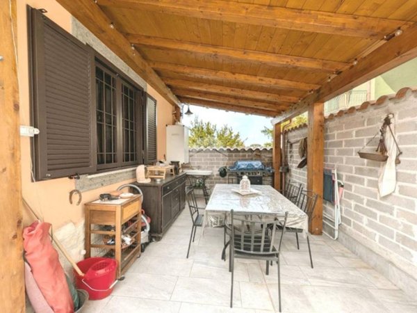 casa indipendente in vendita a Roma in zona Casal Morena
