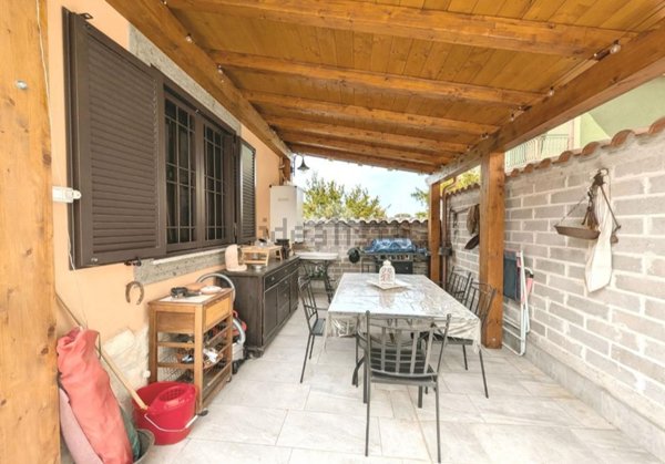 casa indipendente in vendita a Roma in zona Casal Morena