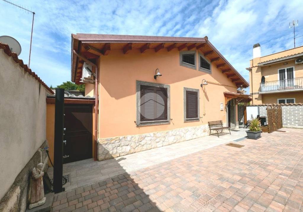 casa indipendente in vendita a Roma in zona Casal Morena