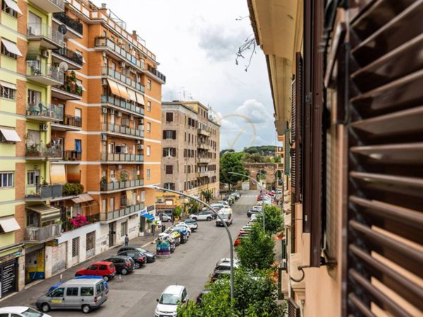 appartamento in vendita a Roma in zona Tuscolano